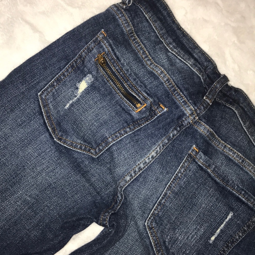 Low rise zipper skinny jeans slightly distressed